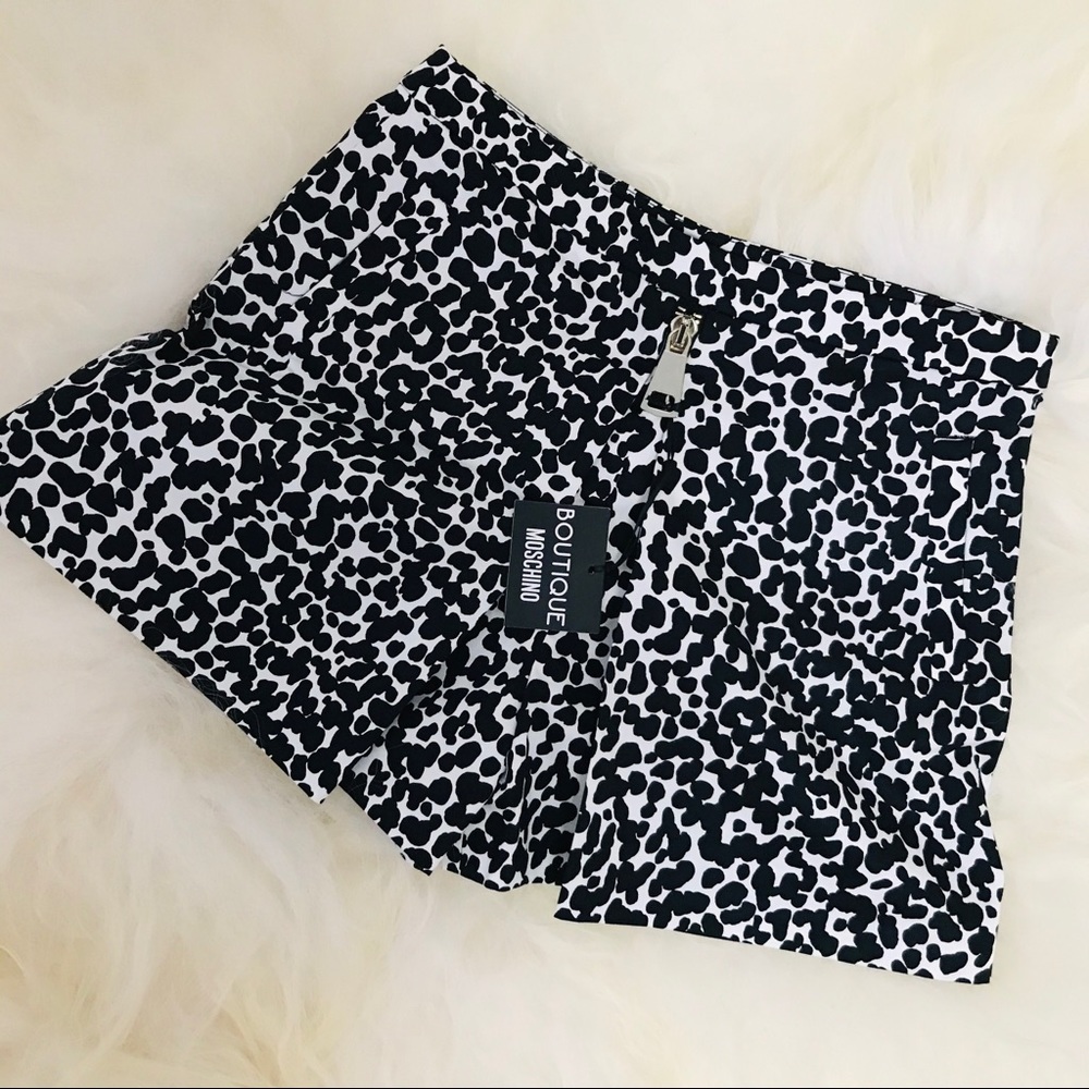 Boutique Moschino Mini Skirt/Shorts - Picture 3 of 6